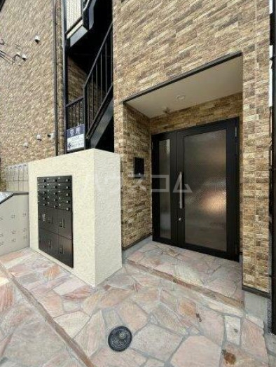 18/26 エントランス