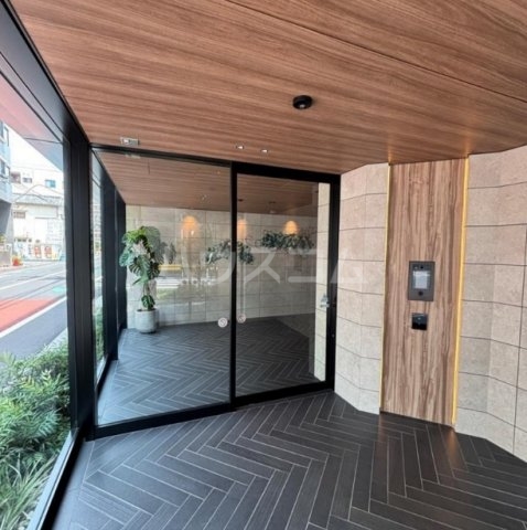 22/28 エントランス