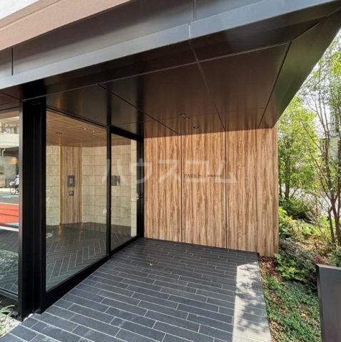 23/28 エントランス