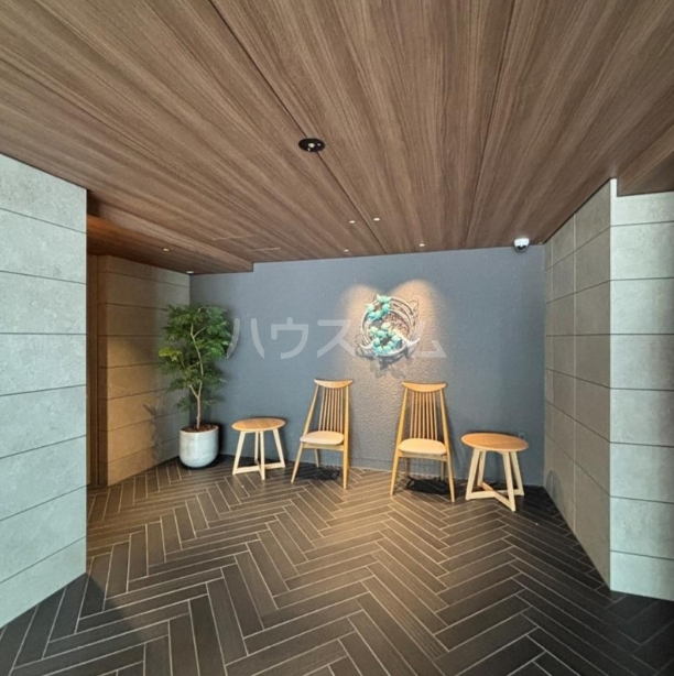 24/28 エントランス