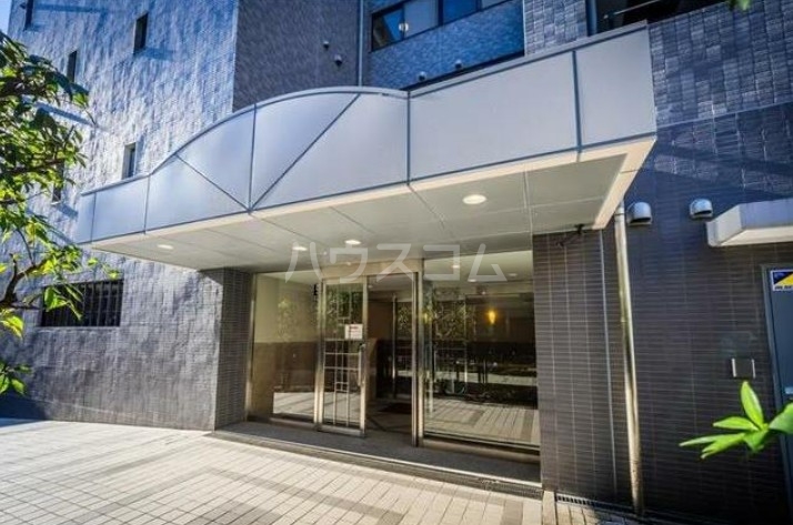 28/30 エントランス