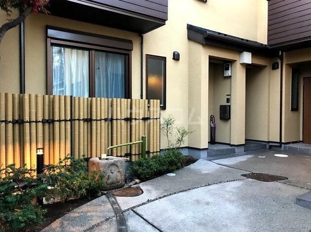 14/19 エントランス