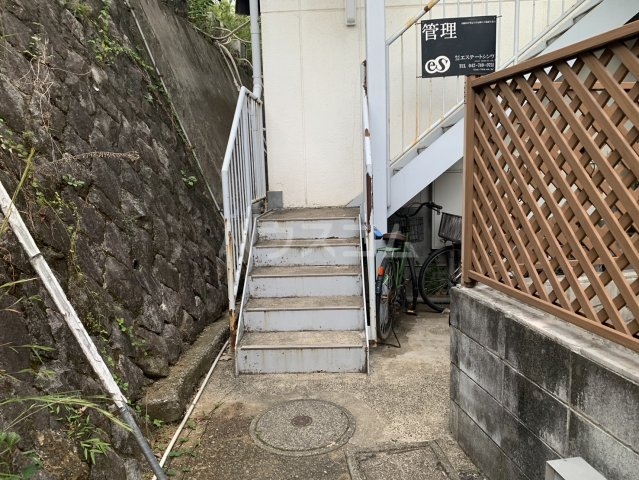 23/30 エントランス