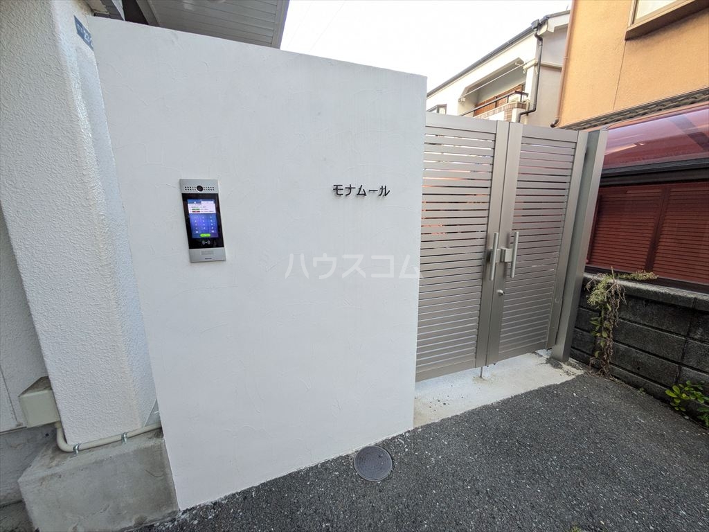 18/26 エントランス