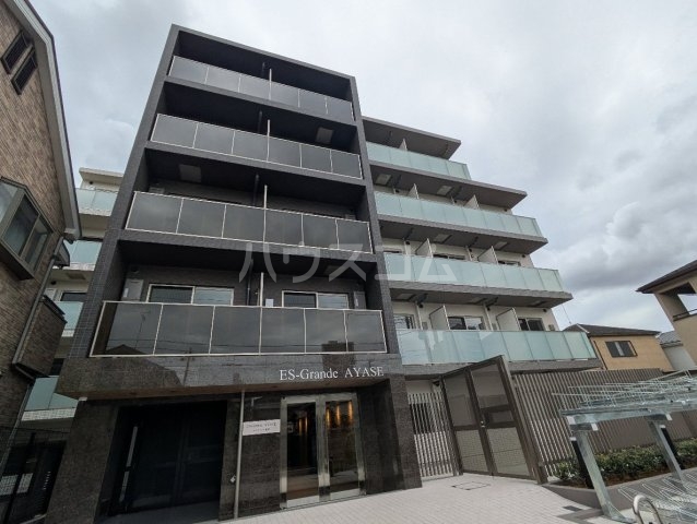 ES-Grande綾瀬の外観