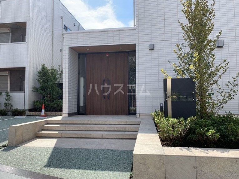 21/30 エントランス