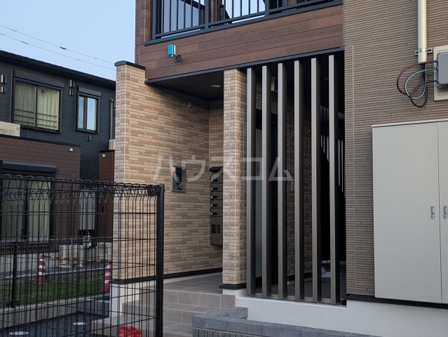 26/30 エントランス