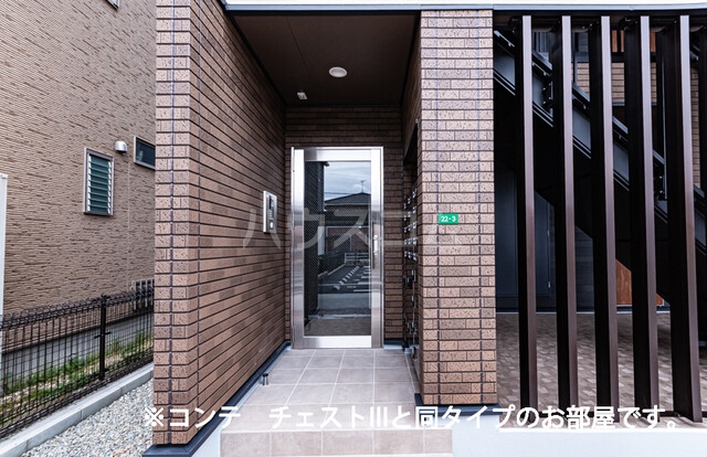 24/30 エントランス