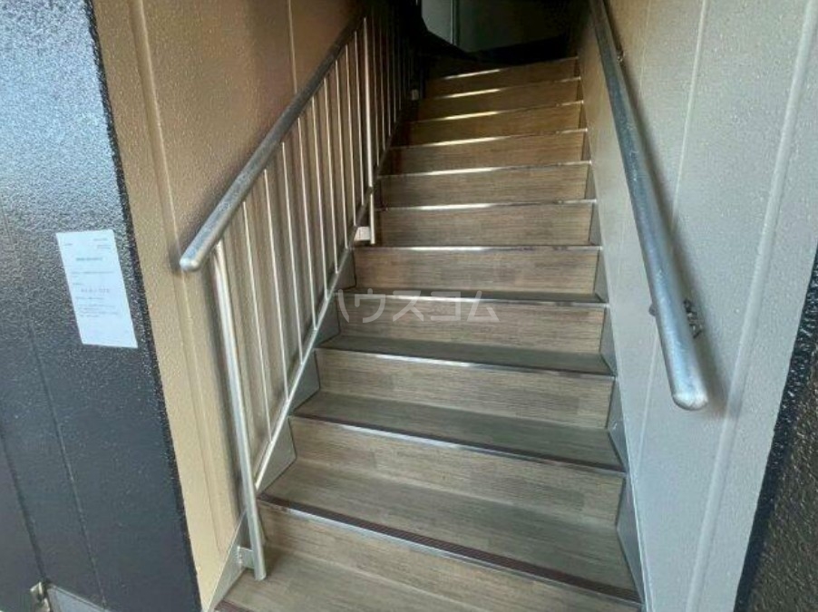 25/26 エントランス