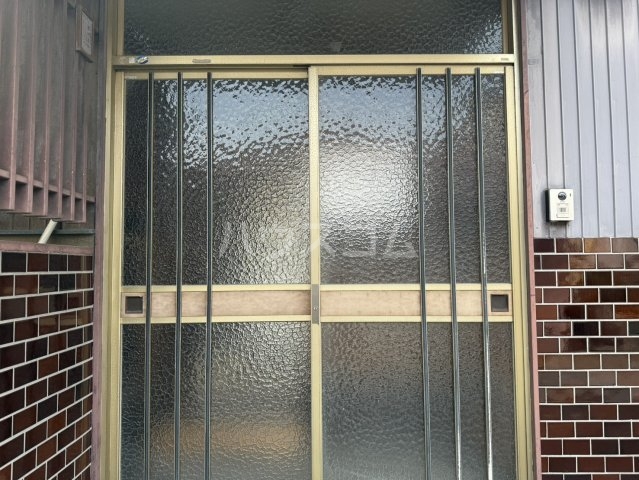 27/30 エントランス