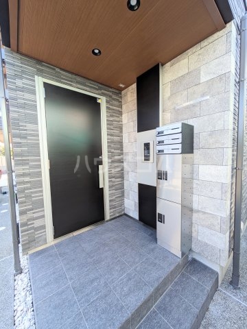 27/30 エントランス