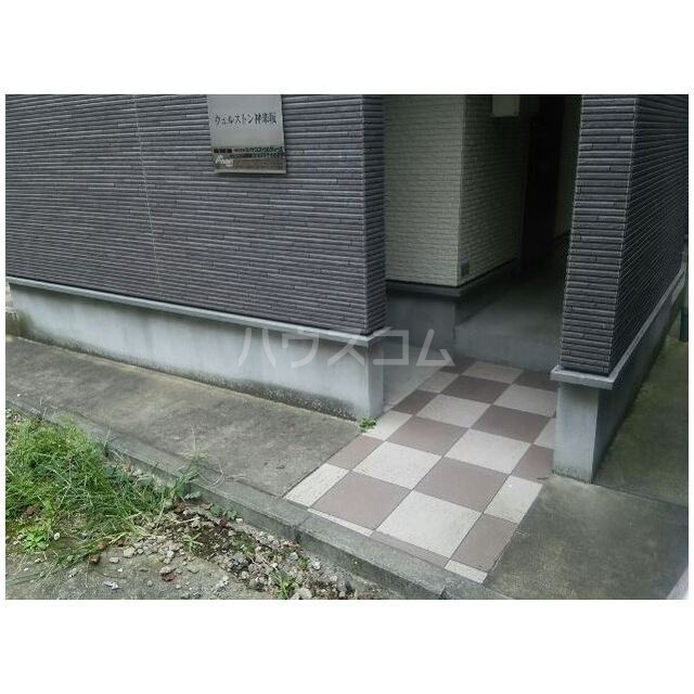 17/27 エントランス