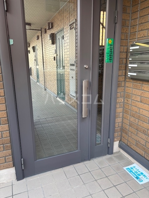 21/30 エントランス