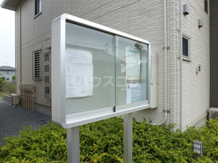 23/27 エントランス