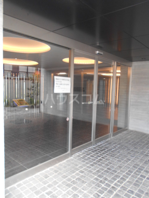 21/30 エントランス