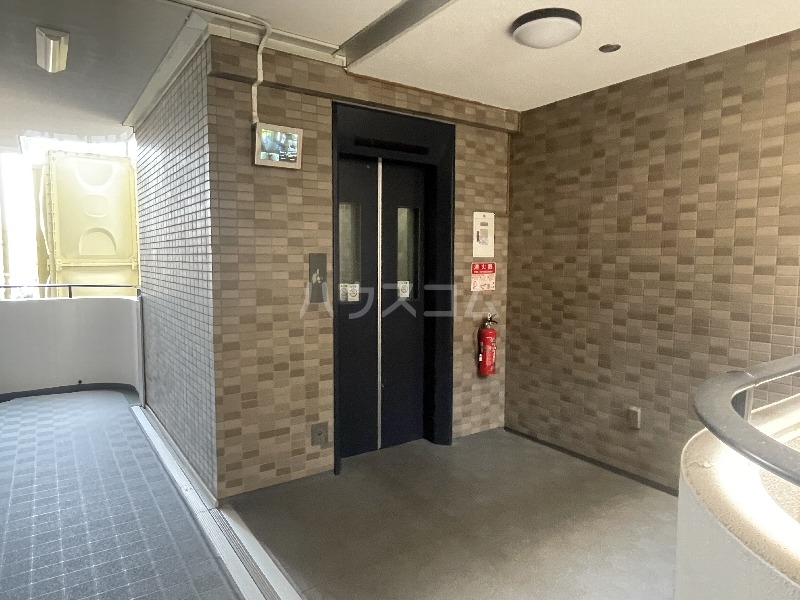 26/30 エントランス