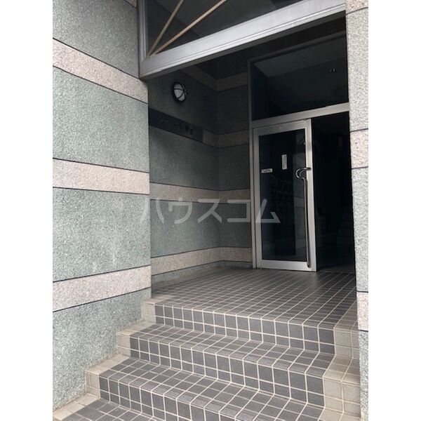 16/21 エントランス