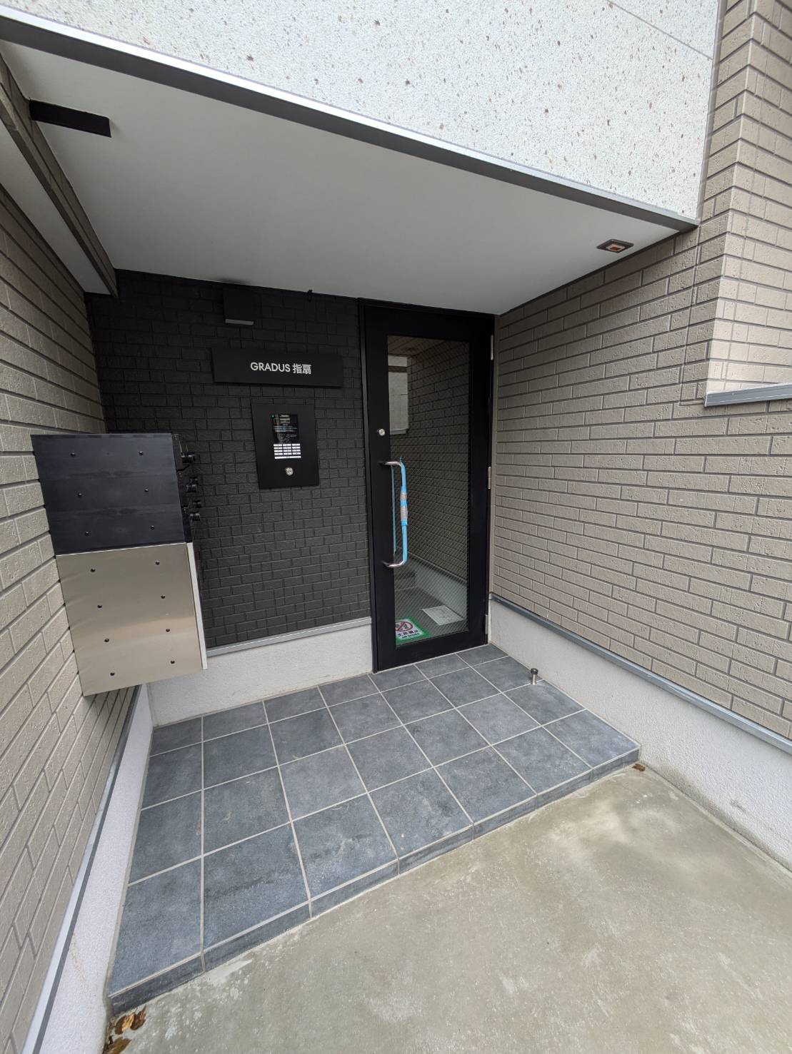 3/4 エントランス