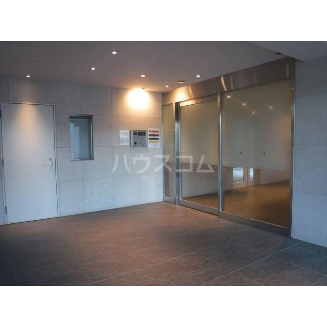 16/23 エントランス