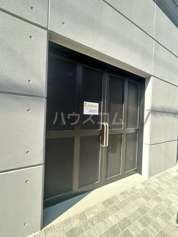 18/21 エントランス