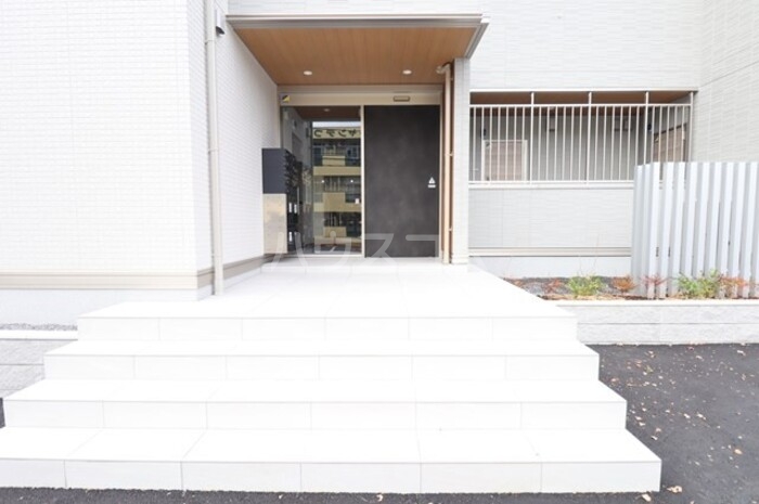 18/20 エントランス