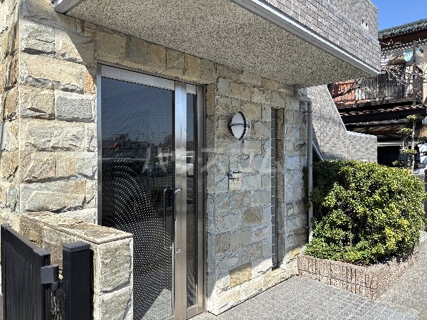 18/25 エントランス