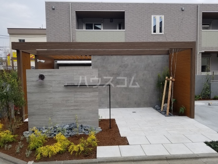 15/23 エントランス