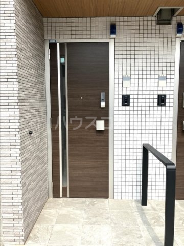 16/23 エントランス