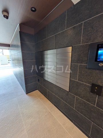 27/30 エントランス