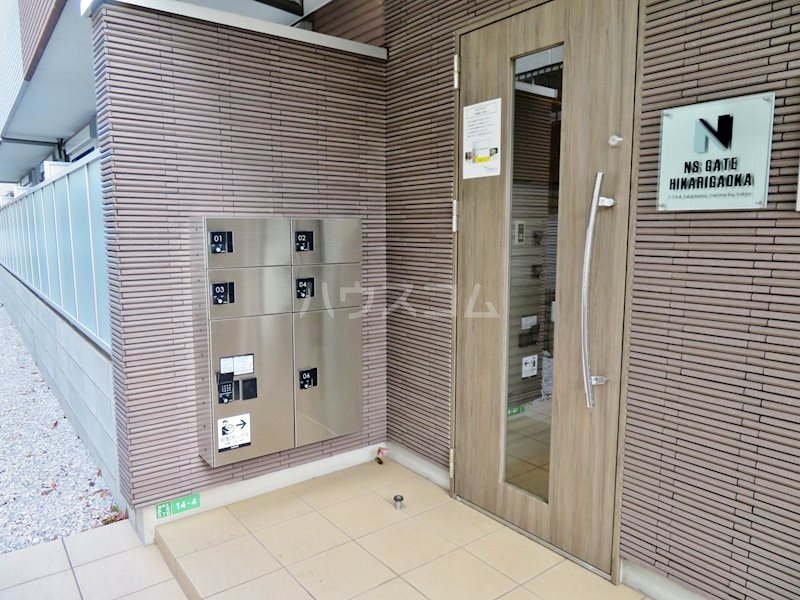 22/28 エントランス