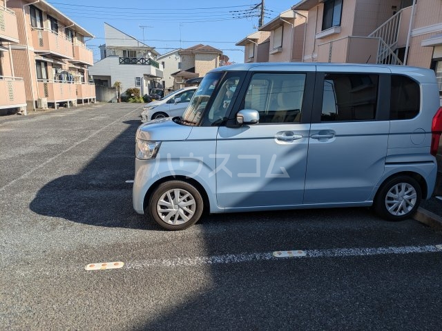 27/30 駐車場