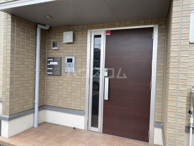 28/30 エントランス