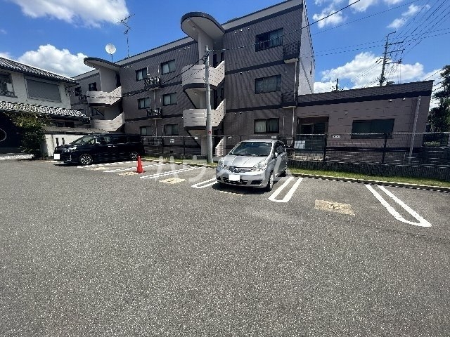 シャーメゾンＫｏｊｉｍａ駐車場