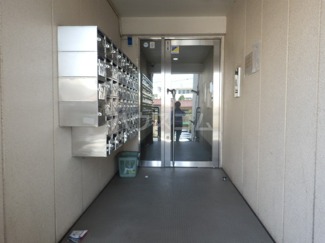 21/30 エントランス