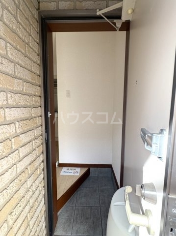 16/23 エントランス