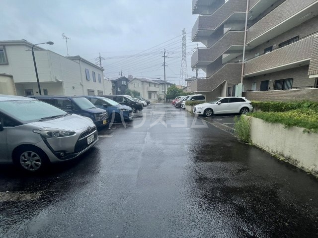 18/28 駐車場