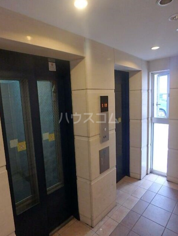 19/25 エントランス