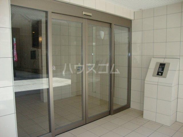 23/30 エントランス