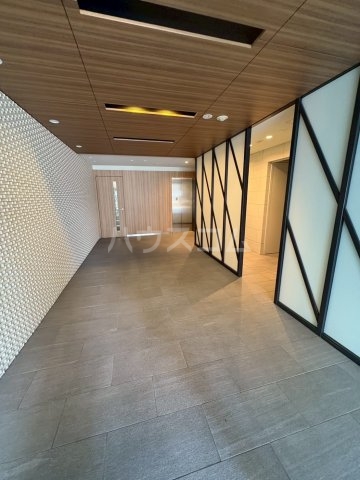 21/30 エントランス