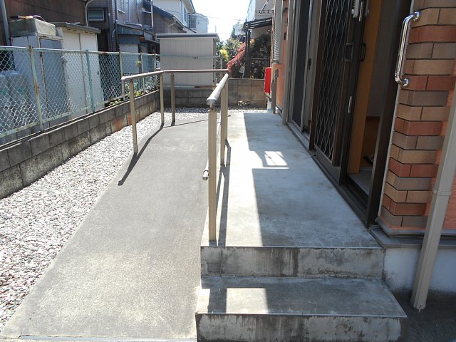 22/30 エントランス