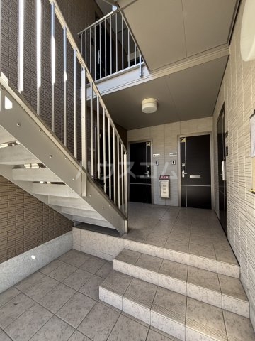 21/30 エントランス