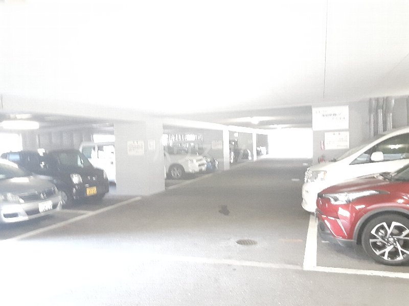 18/27 駐車場