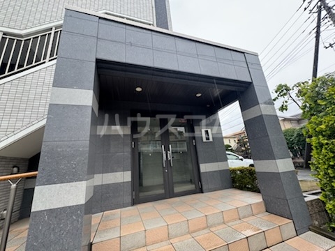 24/30 エントランス