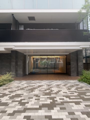 26/30 エントランス