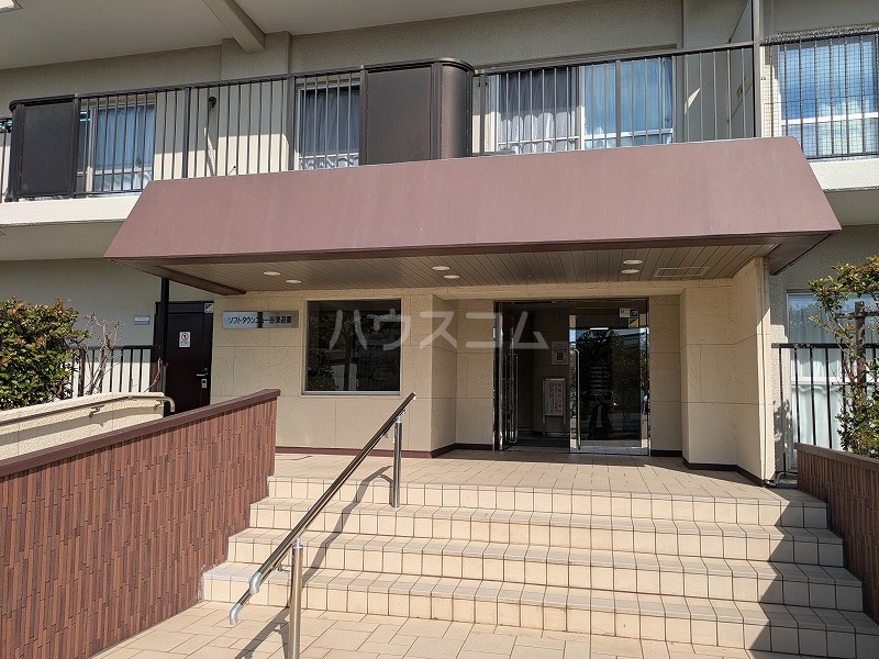 28/30 エントランス