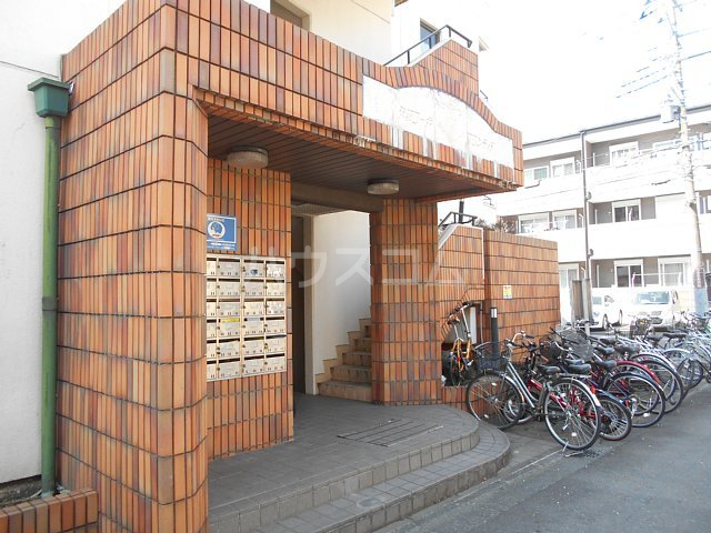 25/29 エントランス