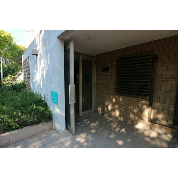 20/21 エントランス