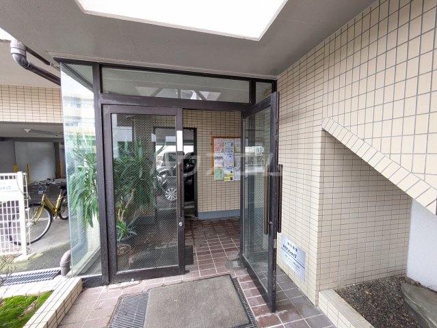 25/30 エントランス