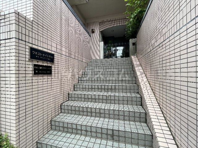 22/30 エントランス