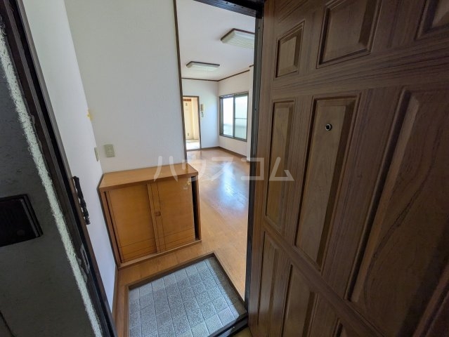 26/29 エントランス